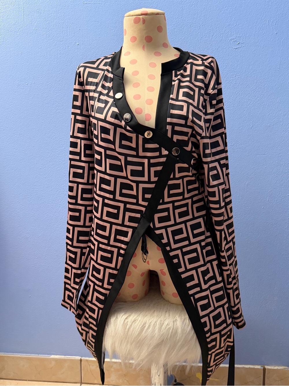 chic Pink & Black Geometric Longline Blouse